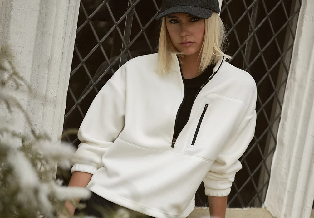 SWEATSHIRTS & HOODIES