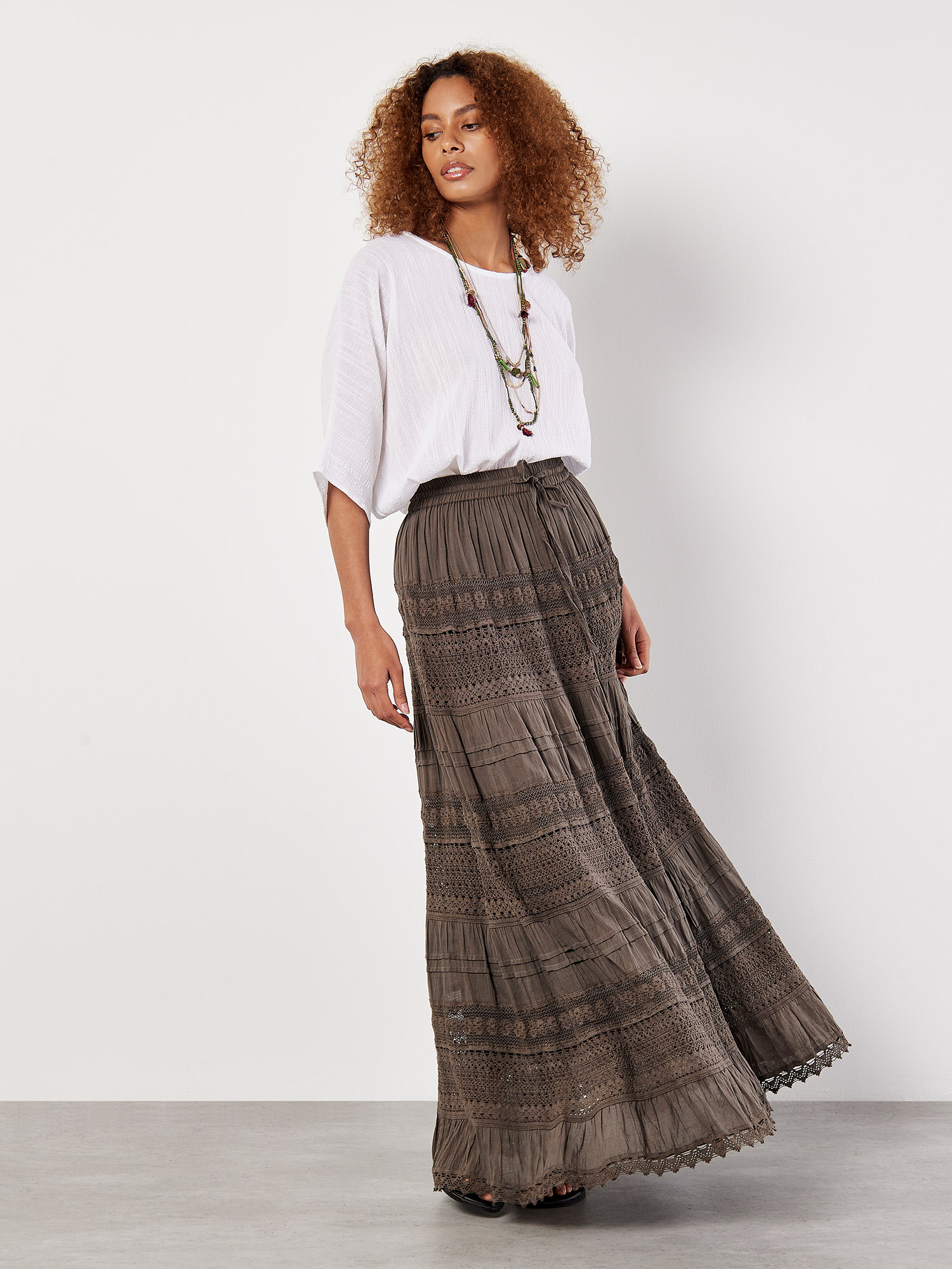 5051839904330_1.jpg